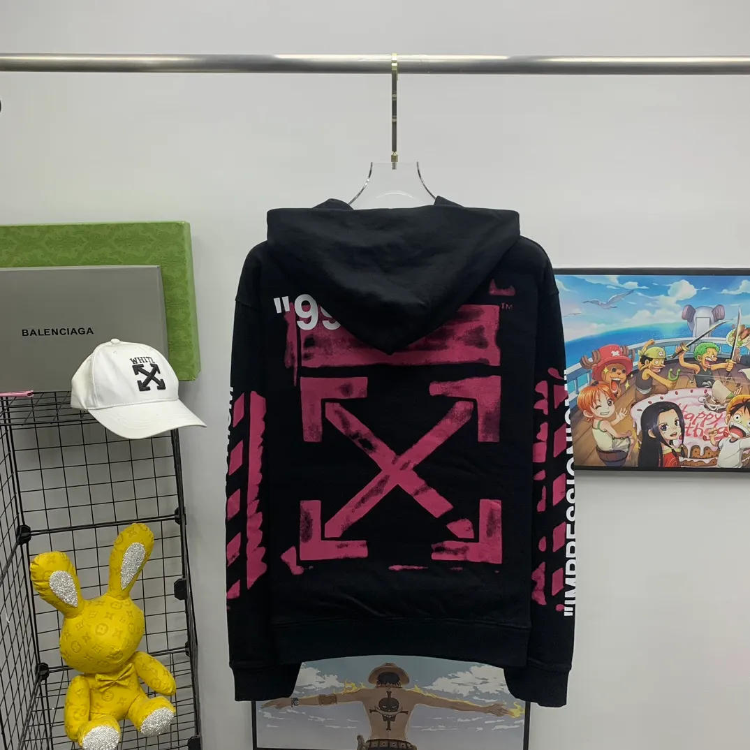 The top tested version OFF-WHITE (OW) 99 pink oil graffiti for men and women couples pure cotton loose pullover hooded sweatshirt jacket zipper professional handmade dot printing, delicate and full, strong color layering, the printing is breathable and non-sticky! The gradient of the layers is clear, the texture and texture are visible, the fabric and printing are completely combined, and the frosted feel is delicate. The fabric is made of 460g fish scale terry cotton fabric, which has a full drape. Customized zipper pull with OFFWHITE metal engraving on it and a concave feel. This is a must-see for identification. The hat rope pendant clock has metal engravings. This is a detail that is easily overlooked.  Like Monet's oil paintings, it has always occupied the top sales list on major domestic and foreign platforms, and offline stores can also be said to be often out of stock.  Couple matching, personalized and trendy! The style is elegant and classic, versatile for daily use. Couple style 👫 Can be worn by both men and women P: 390